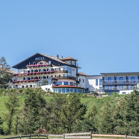 Panoramahotel Obkircher ノーヴァ・ポネンテ エクステリア 写真